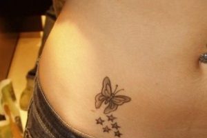 Schmetterling Tattoo Bauch